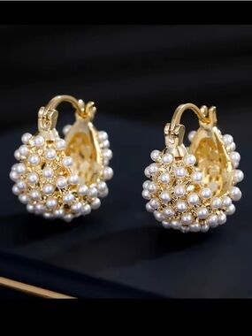 Baraque Pearl Cluster Hoop Earrings